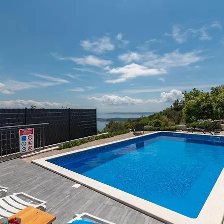 Vacation House Miramar Villa *