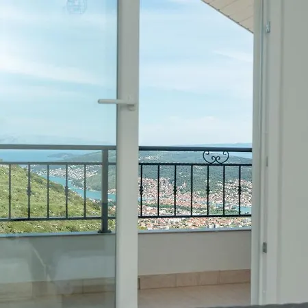 Vacation House Miramar Villa *