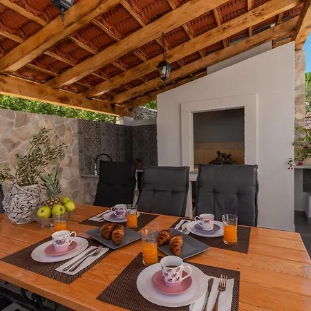 Vacation House Miramar Traù